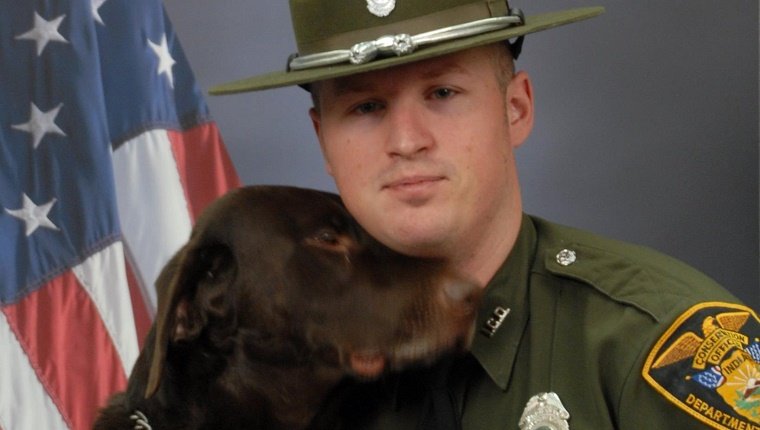 dnr-officer-dog-kissing-4